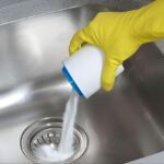 تسليك مجاري المطبخ في خطوات سهلة وفعالة